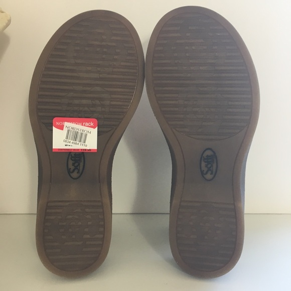 Sofft Bali Embossed Snake Pattern Sandal - Picture 9 of 10